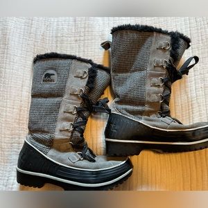 Women Sorel snow boots
